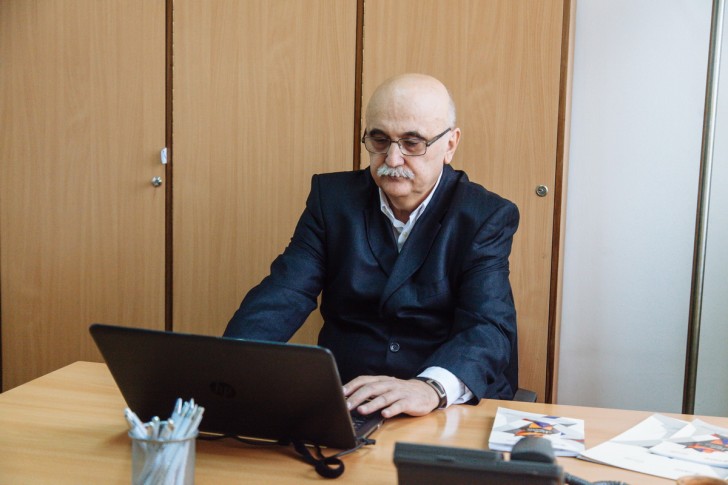 Mihailo Jokić u poslaničkoj kancelariji