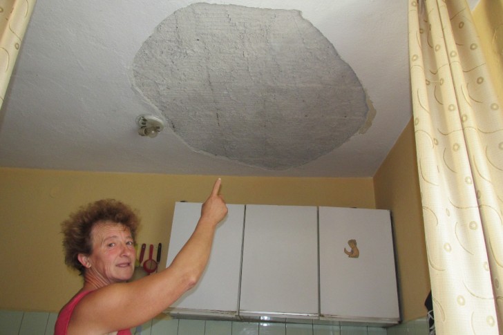 Otpao deo plafona u kući Milene Golubović