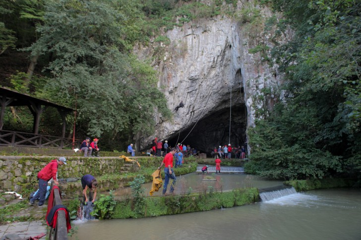 Speleolozi u Petničkoj pećini