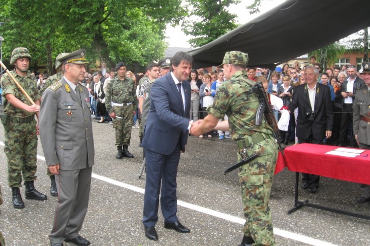 Minista čestita vojniku