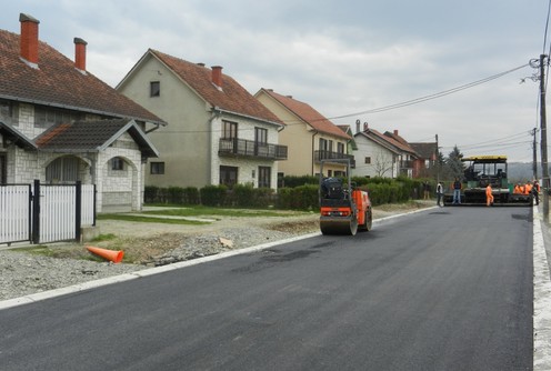 Prvi metri asfalta (foto: Dragana Nedeljković)