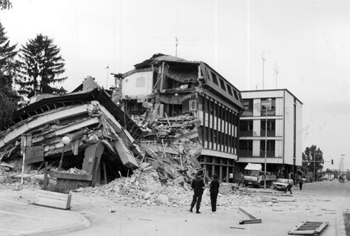 Bombardovana zgrada SUP-a u Valjevu (foto: Revija Kolubara)