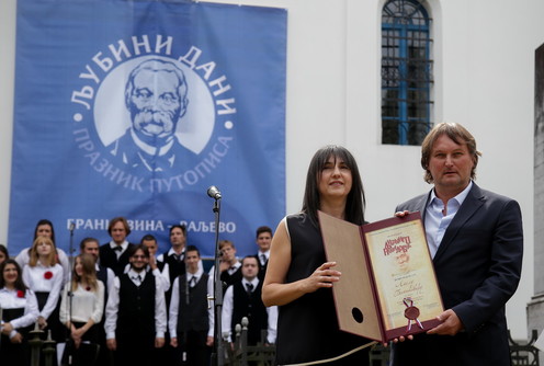 Violeta Milošević uručila nagradu Laslu Blaškoviću (foto: Đorđe Đoković)