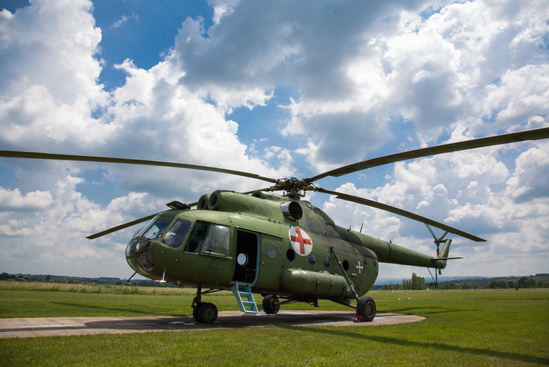 Helikopter na aerodromu Divci (foto: Đorđe Đoković)