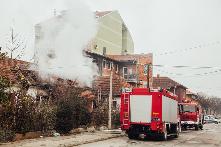 Požar u Pantićevoj (foto: Đorđe Đoković)