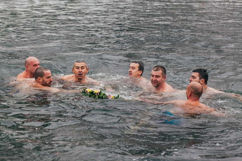 Plivanje za časni krst (foto: Đorđe Đoković)