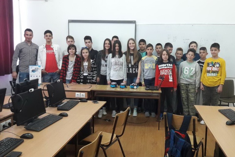 Učenici na prezentaciji (foto: Dragan Belajac)
