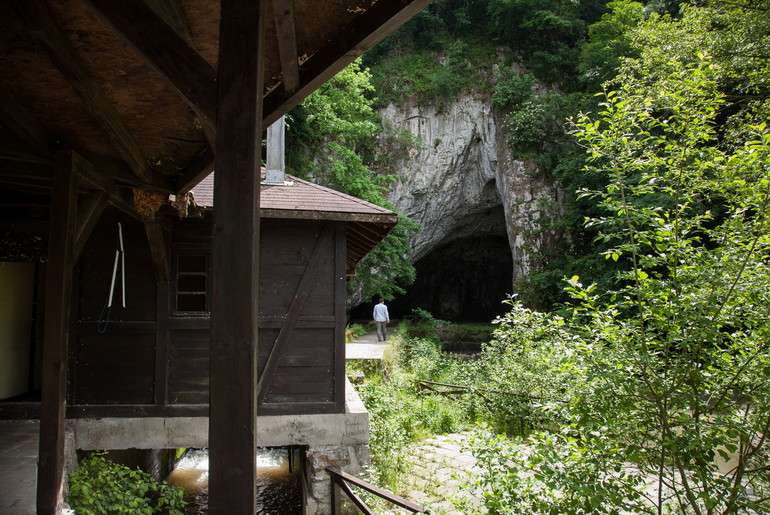 Ruinirana vodenica pored Petničke pećine (foto: Đorđe Đoković)