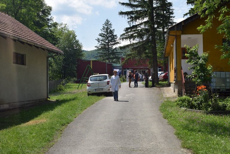 Dvoriste skole u Leskovicama (foto: Branko Petrović)