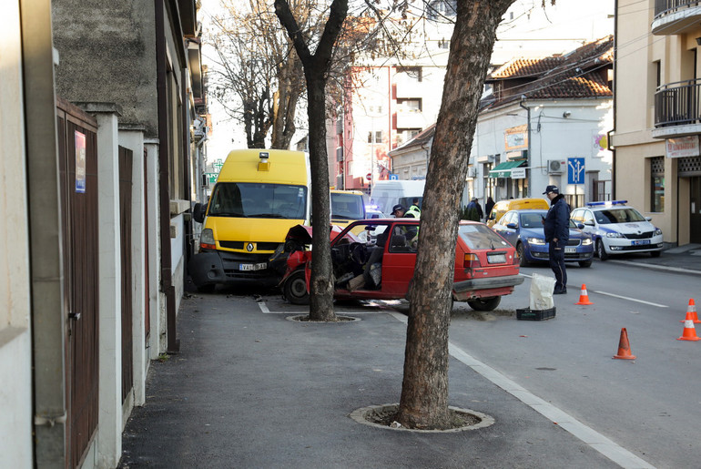 saobraćajna nesreća u Pantićevoj ulici (foto: Đorđe Đoković)