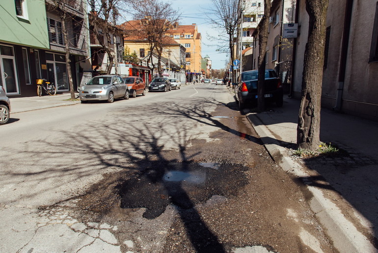Zakrpljene rupe u Hajduk Veljkovoj ulici (foto: Đorđe Đoković)