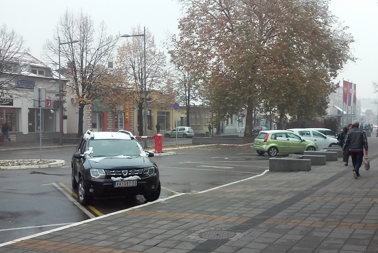 Parking Grada Valjeva (10 časova, ponedeljak) (foto: Kolubarske.rs)