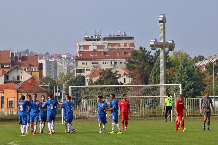 Slavlje fudbalera Poleta nakon postignutog pogotka