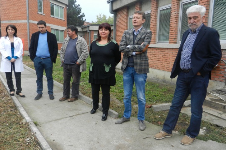 Glišić i Nikolić sa izvođačem radova i zaposlenima