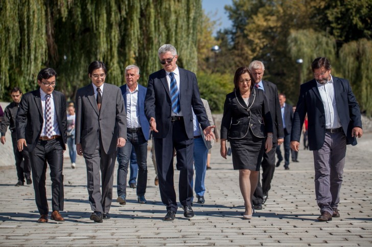 Gosti i domaćini u šetnji sređenim kejom