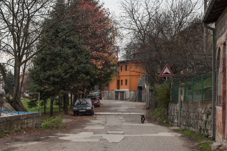 Nerekostruisani deo ulice Prve brazde