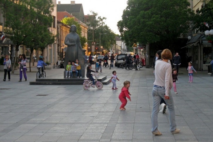 Trg Desanke Maksimović