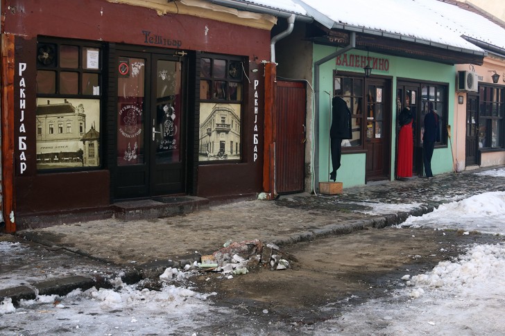 Rušenje letnjih bašta u Tešnjaru