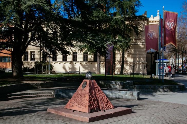 Spomenik Majka Srbija