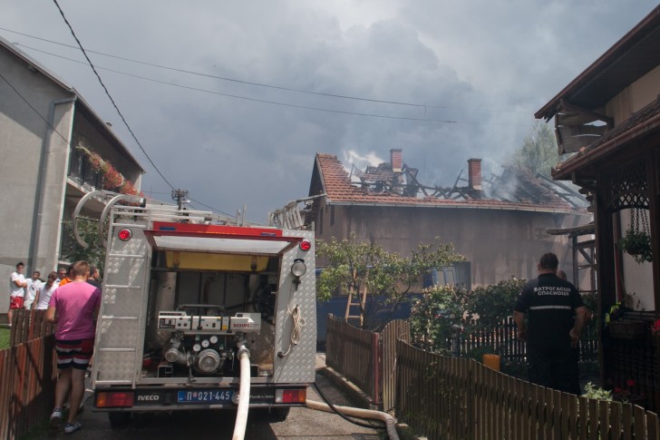 Posledice požara nakon udara groma