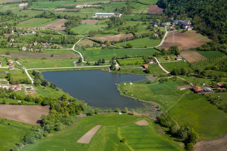 Petnica i jezero