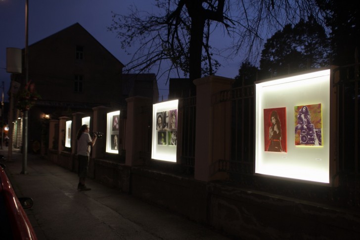 Izložba stensila u ogradnoj galeriji
