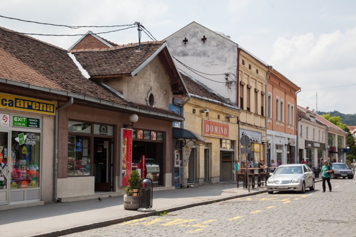Uklonjena nadstrešnica ispred pekare