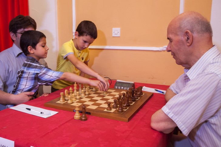 Unuci Selimira Manojlovića izvode početni potez na turniru