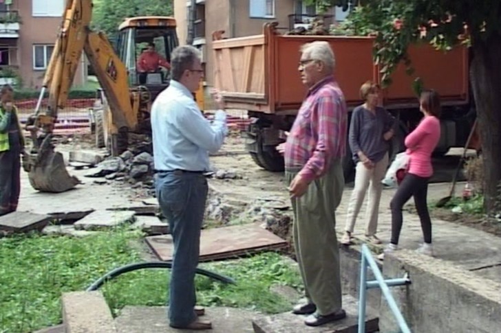 Dragan Despotović u razgovoru sa stanarima