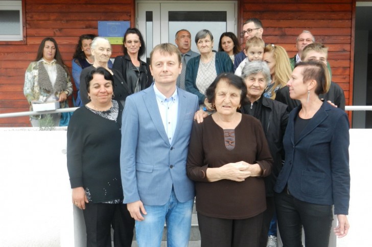 Korisnici stambene zgrade sa predstavnicima opštine i donatora