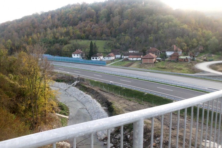 Pogled sa nadvožnjaka u Donjim Banjanima