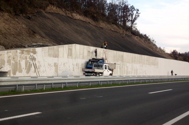Uređivanje kosina u kasno popodne
