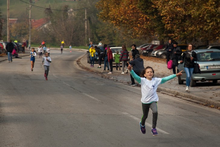Đaci na atletskoj trci