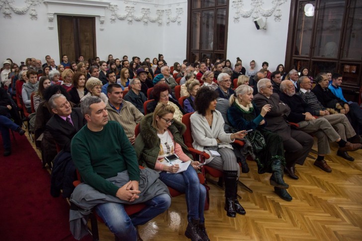 Publika na promociji knjige u Valjevskoj gimnaziji