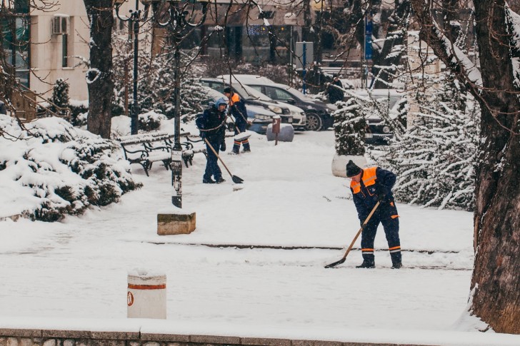 Radnici Vidraka čiste sneg