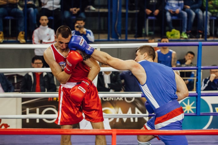 Miljan Stevović (Metalac Lazarevac) i Elvir Šendro (Radnik)
