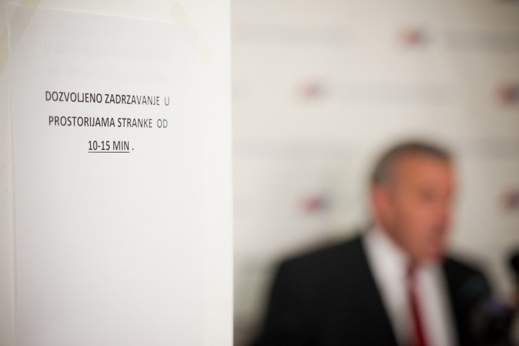 Ili zabranjeno zadržavanje u prostorijama duže od 15 min