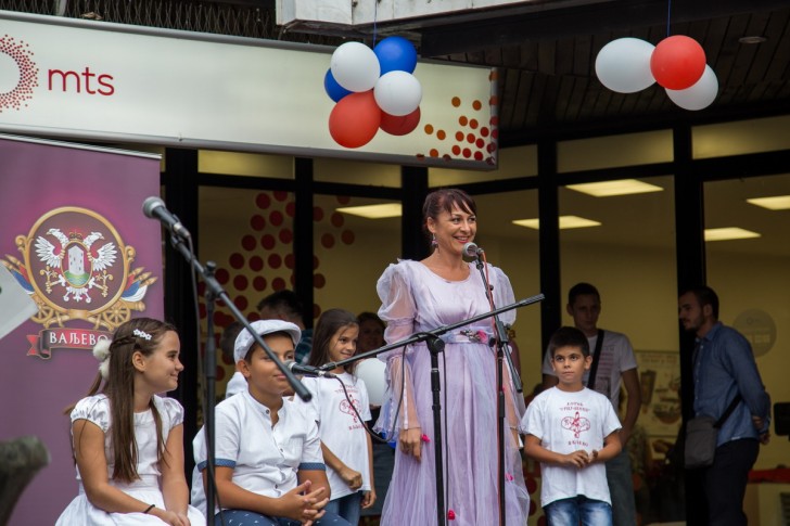 Angelina Lukić i đaci Pete škole