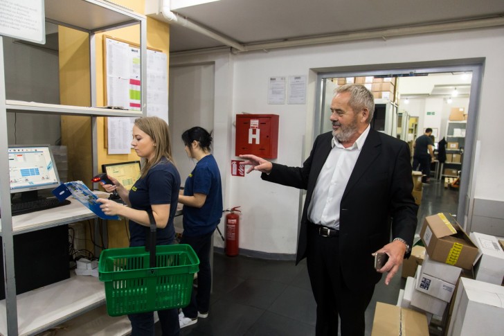 Stanko Ješić u skladištu koje odlazi u istoriju