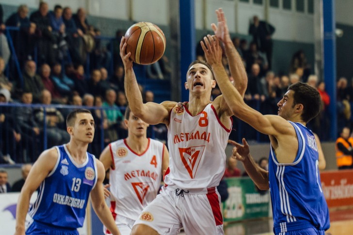 Đukanović ispod koša gostiju