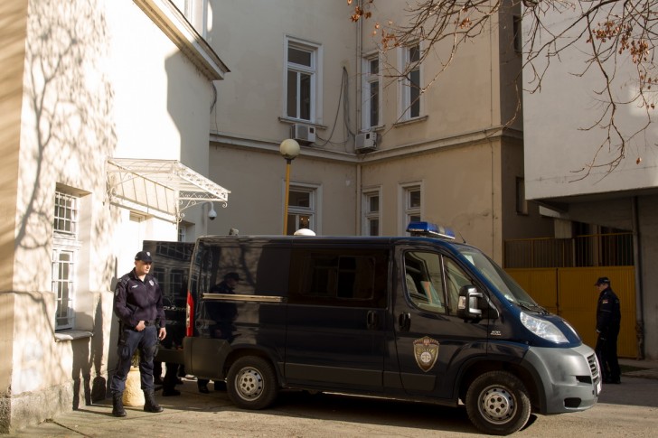 Marica i policija ispred Višeg suda