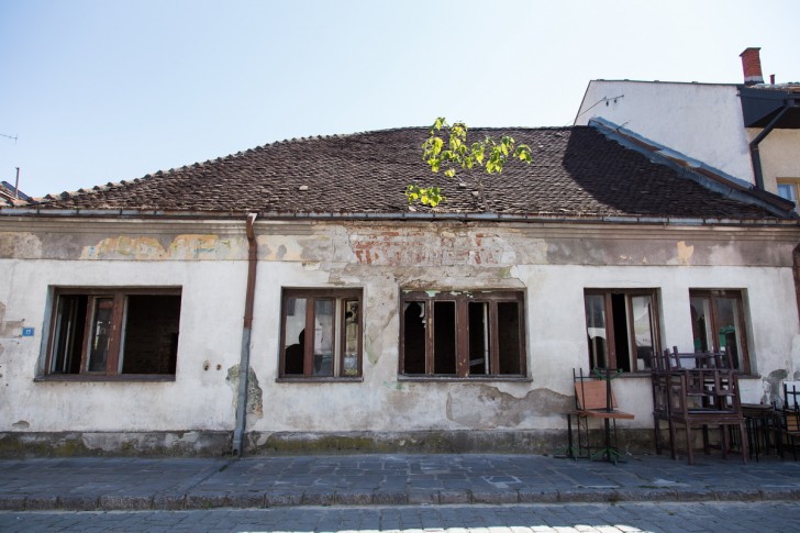 Oronula tešnjarska kuća