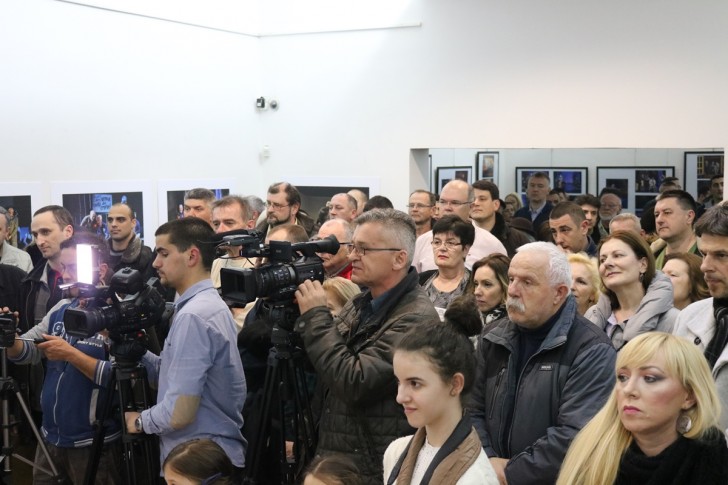 Publika na otvaranju izložbe