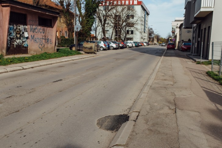Zakrpljena rupa u Železničkoj ulici