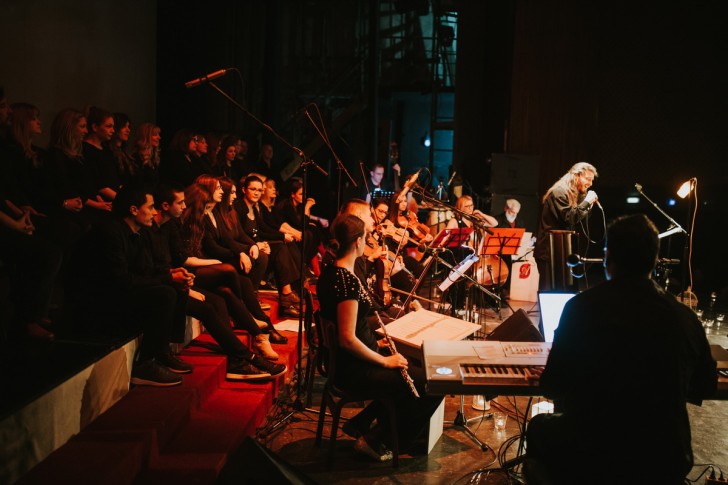 Koncert Život - svita u 4 slike za kamerni orkestar, hor i glas