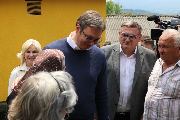 Mihajlović, Vučič i Drobnjak u zaseoku Petrići