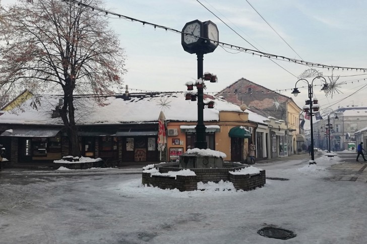 Česma okovana ledom