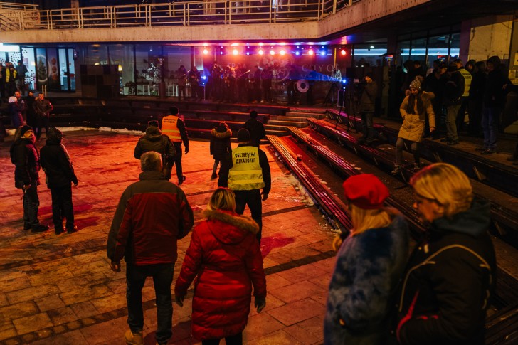 Dolazak gradonačelnika i prijatelja na Trg
