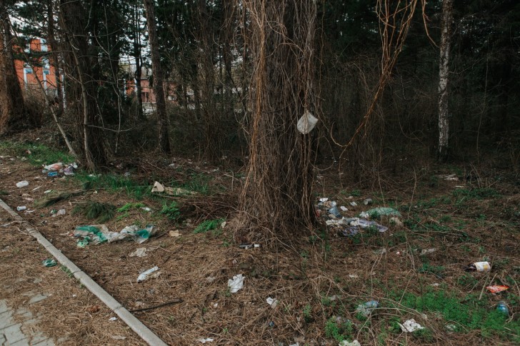 Dvorište bolnice (subota 16 časova)