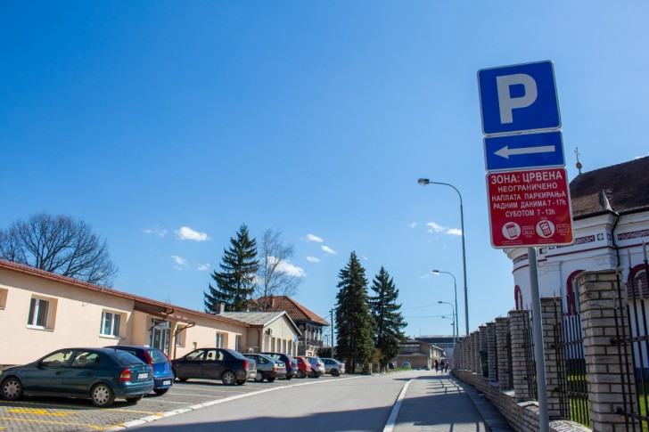 Parking u Mionici